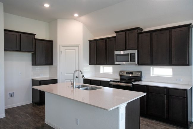 121 El Ranchero Rd, House other with 4 bedrooms, 2 bathrooms and 4 parking in Georgetown TX | Image 6