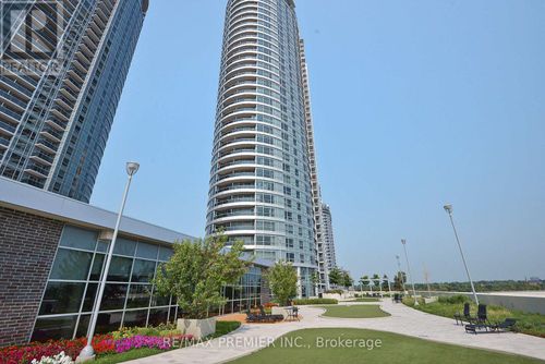 318-135 Village Green Sq, Scarborough, ON, M1S0G4 | Card Image