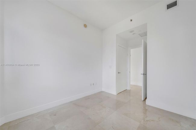 APT-4307 - 1060 Brickell Ave, Condo with 3 bedrooms, 3 bathrooms and null parking in Miami FL | Image 17