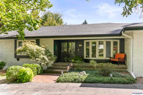 8731 Douglas St, Omaha, NE, 68114-4034 | Card Image