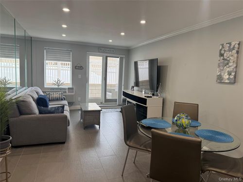 apt-1h-450 W Broadway, Long Beach, NY, 11561-3173 | Card Image