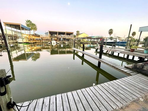 318 Marine Way, Freeport, TX, 77541-7936 | Card Image