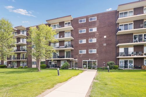2b-5300 Walnut Ave, Downers Grove, IL, 60515-4157 | Card Image