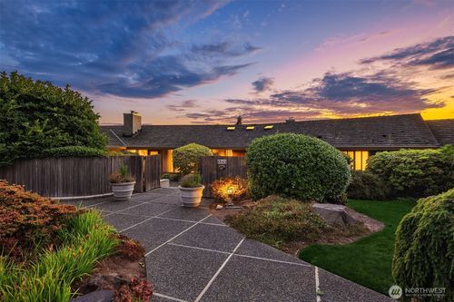 6805 83rd Ave Se, Mercer Island, WA, 98040-5336 | Card Image