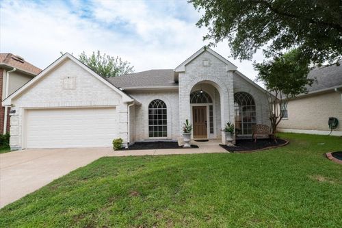 8227 Broken Branch Dr, Round Rock, TX, 78681-3554 | Card Image