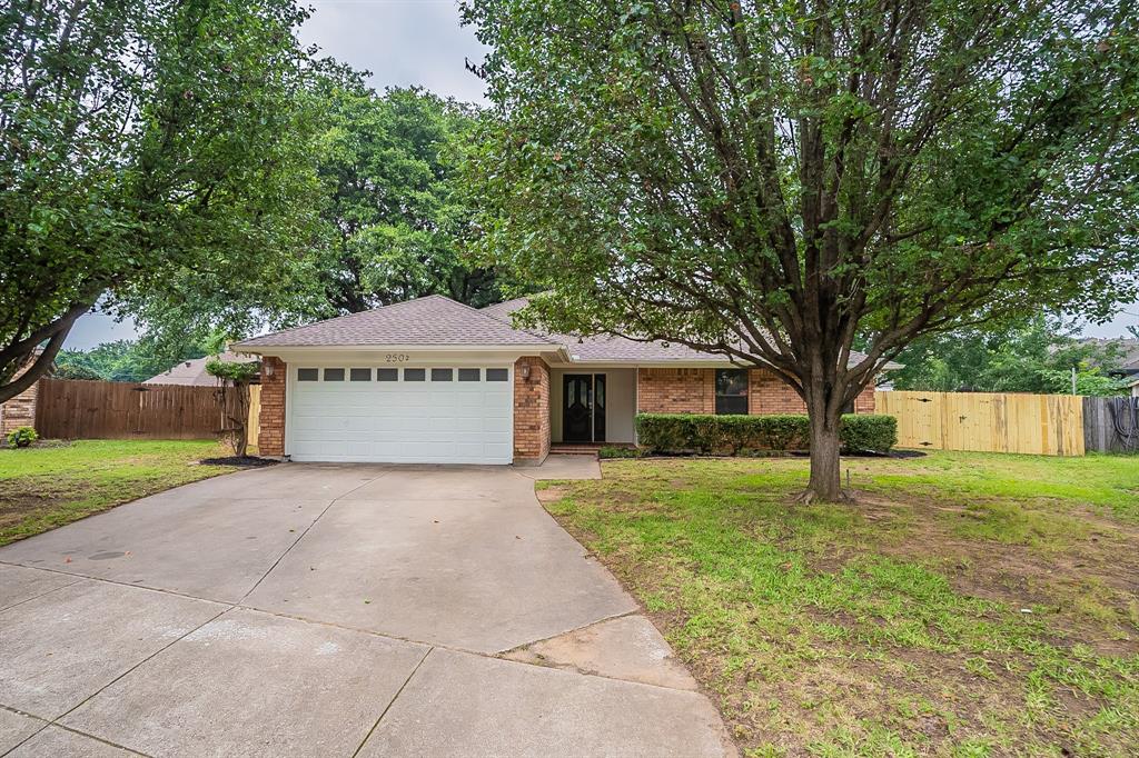 Satinwood Ct, Arlington, TX 76001