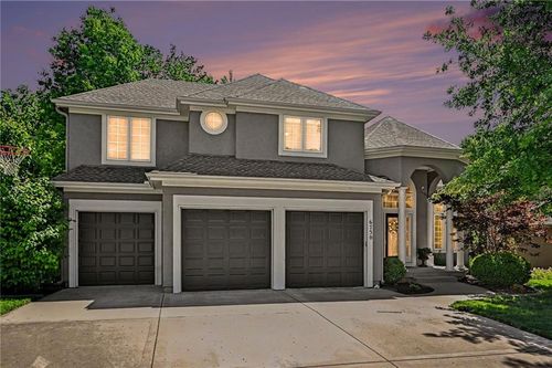 6730 Nw Meyers Cir, Parkville, MO, 64152-5221 | Card Image