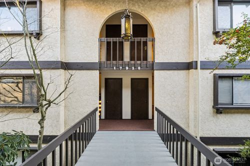 f-17918 23rd Ln Ne, Shoreline, WA, 98155-3950 | Card Image