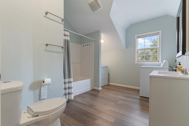 The loft also has its own full bathroom and laundry - fully functional and even features direct private access from the garage! | Image 32