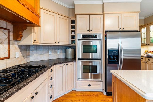 1023 St Charles St, House other with 3 bedrooms, 3 bathrooms and 6 parking in Victoria BC | Image 19