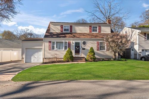 10 Maple Rd, Huntington Station, NY, 11746-3051 | Card Image