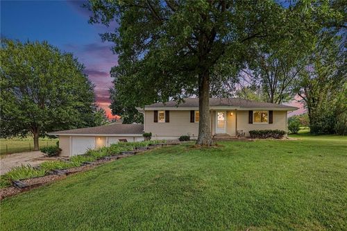 13744 Archer Rd, Bonner Springs, KS, 66012-7601 | Card Image