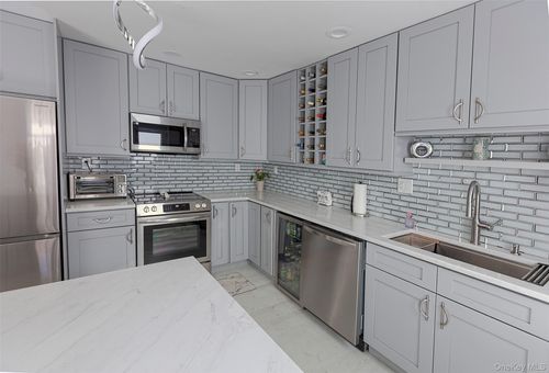 225 Kingston Drive, Brookhaven, NY, 11961 | Card Image