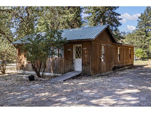 426 Lou Gray Dr, Myrtle Creek, OR, 97457-9428 | Card Image