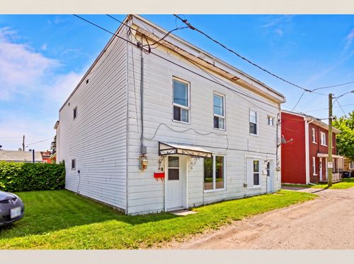 9 Rue Lemay, Salaberry de Valleyfield, QC, J6T4L2 | Card Image
