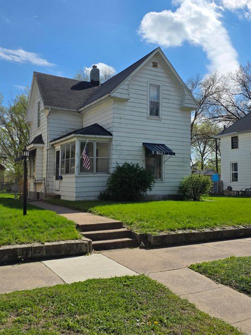 411 Edwards St, Waterloo, IA, 50703-3633 | Card Image