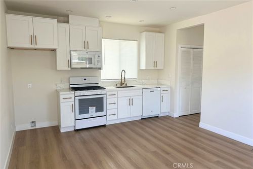 11023 Oro Vista Ave, Sunland, CA, 91040-2026 | Card Image