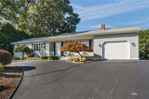 52 Bayview Dr, West Warwick, RI, 02893-2402 | Card Image