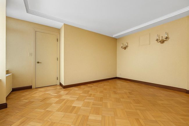 Empty room with baseboards | Image 14