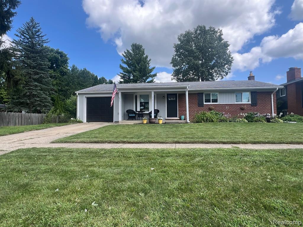 Orenda St, Commerce Township, MI 48382