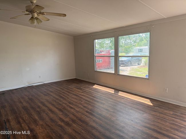 108 N Queens St, House other with 3 bedrooms, 2 bathrooms and null parking in Hubert NC | Image 4