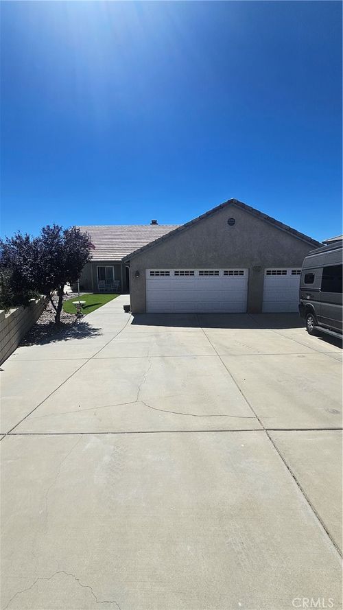 15455 Halinor, Hesperia, CA, 92345 | Card Image