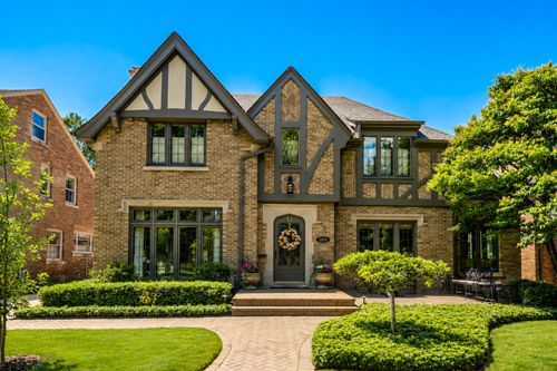 5859 N Maitland Ct, Whitefish Bay, WI, 53217-4631 | Card Image