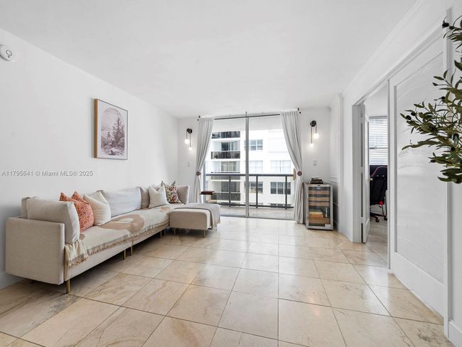 APT-1015 - 6039 Collins Ave, Condo with 1 bedrooms, 2 bathrooms and null parking in Miami Beach FL | Image 6