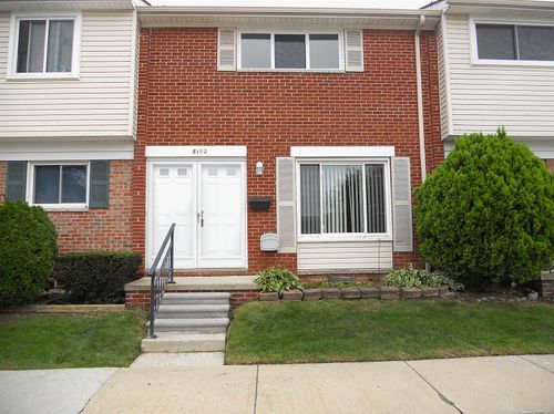 8192 Farnum Ave, Warren, MI, 48093-2884 | Card Image