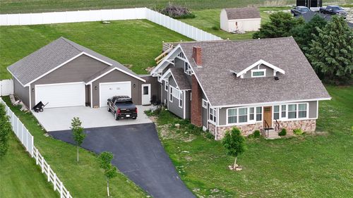 1913 N 1st St, Winterset, IA, 50273-2419 | Card Image