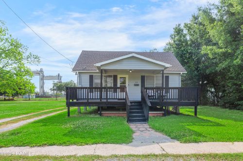 214 N President Street, Delcambre, LA, 70528 | Card Image