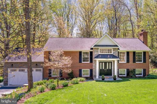 9201 Weant Dr, GREAT FALLS, VA, 22066-4131 | Card Image