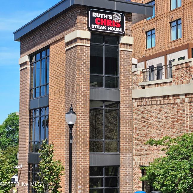 WSC Building is next to Ruth's Chris Steak House | Image 52