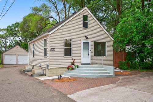 7221 E River Rd, Fridley, MN, 55432-3032 | Card Image