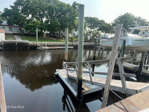 503 Peninsula Dr, Carolina Beach, NC, 28428-4018 | Card Image