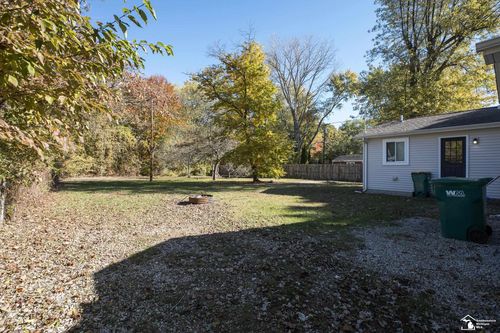 30348 W Huron River Dr, Flat Rock, MI, 48134-9714 | Card Image