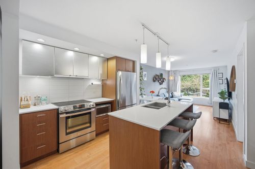 209-221 E 3rd St, North Vancouver, BC, V7L0C1 | Card Image