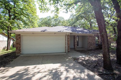 632 Lake Crest Pkwy, Azle, TX, 76020-4848 | Card Image