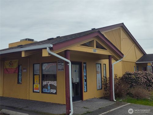 1610 N Laventure Rd, Mount Vernon, WA, 98273-2770 | Card Image