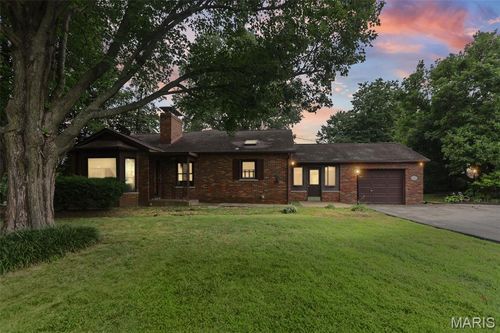 8 Linden Dr, Belleville, IL, 62221-4412 | Card Image