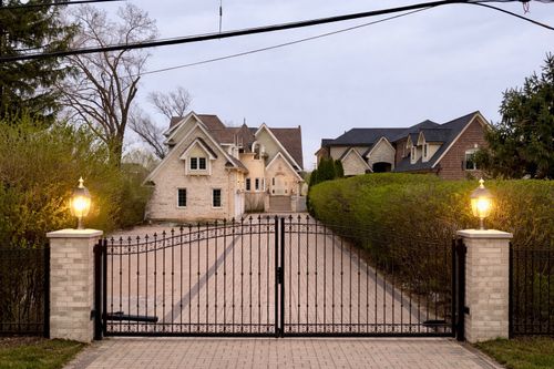 7381 Madison St, Burr Ridge, IL, 60527-5554 | Card Image