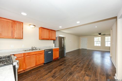 811 Avenue D, Port Allen, LA, 70767-3118 | Card Image