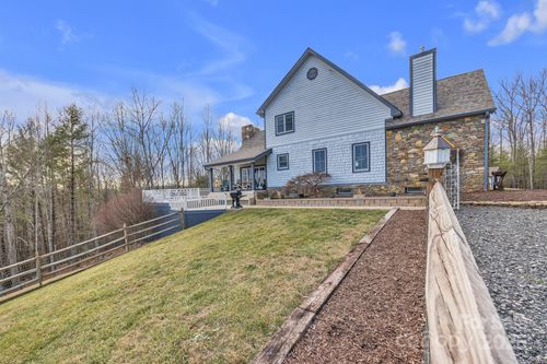 559 Brownstone Ln, Crumpler, NC, 28617 | Card Image