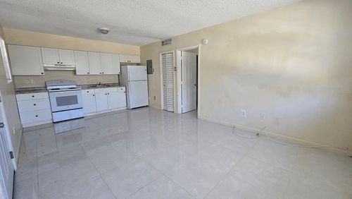 6-1290 Ne 142nd St, North Miami, FL, 33161-2572 | Card Image