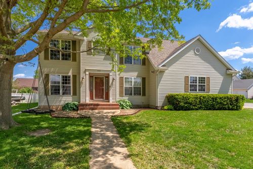 613 Conor Ct, Blue Grass, IA, 52726-9612 | Card Image