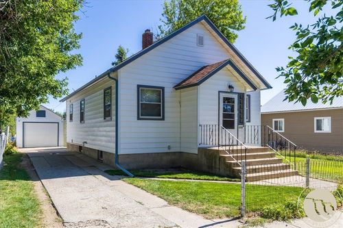 320 2nd St E, Roundup, MT, 59072-2914 | Card Image