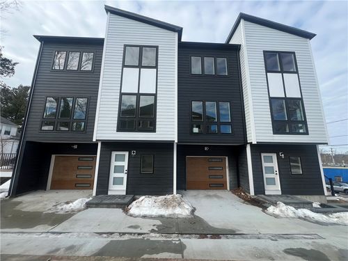 152-152 Colonial Rd, Providence, RI, 02906-2550 | Card Image