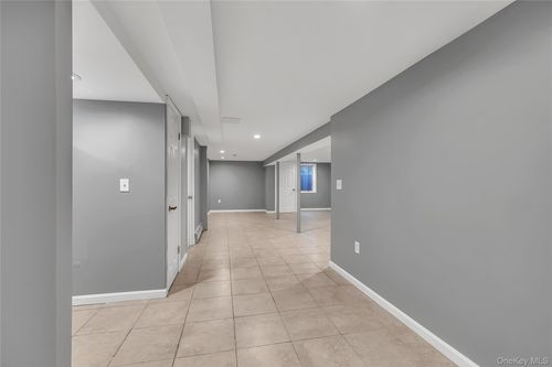 147 S Terrace Pl, Valley Stream, NY, 11580-5209 | Card Image