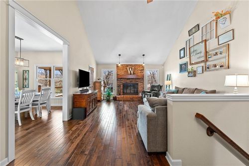 348 Se Brownfield Dr, Lees Summit, MO, 64063-6017 | Card Image