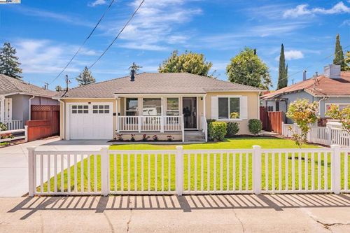 820 9th Ave, Redwood City, CA, 94063-4237 | Card Image